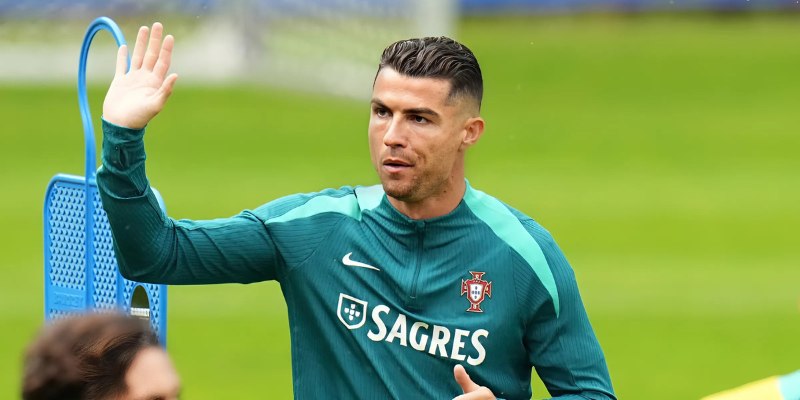 Theo dõi một loạt kỷ lục của Ronaldo khiến thế giới ngưỡng mộ